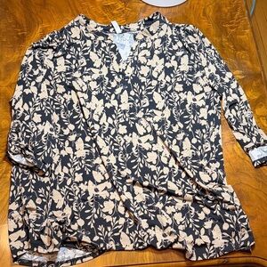 Dear Scarlett - Wrinkly Free Bulgari - 3/4 Length Sleeve w/ Button